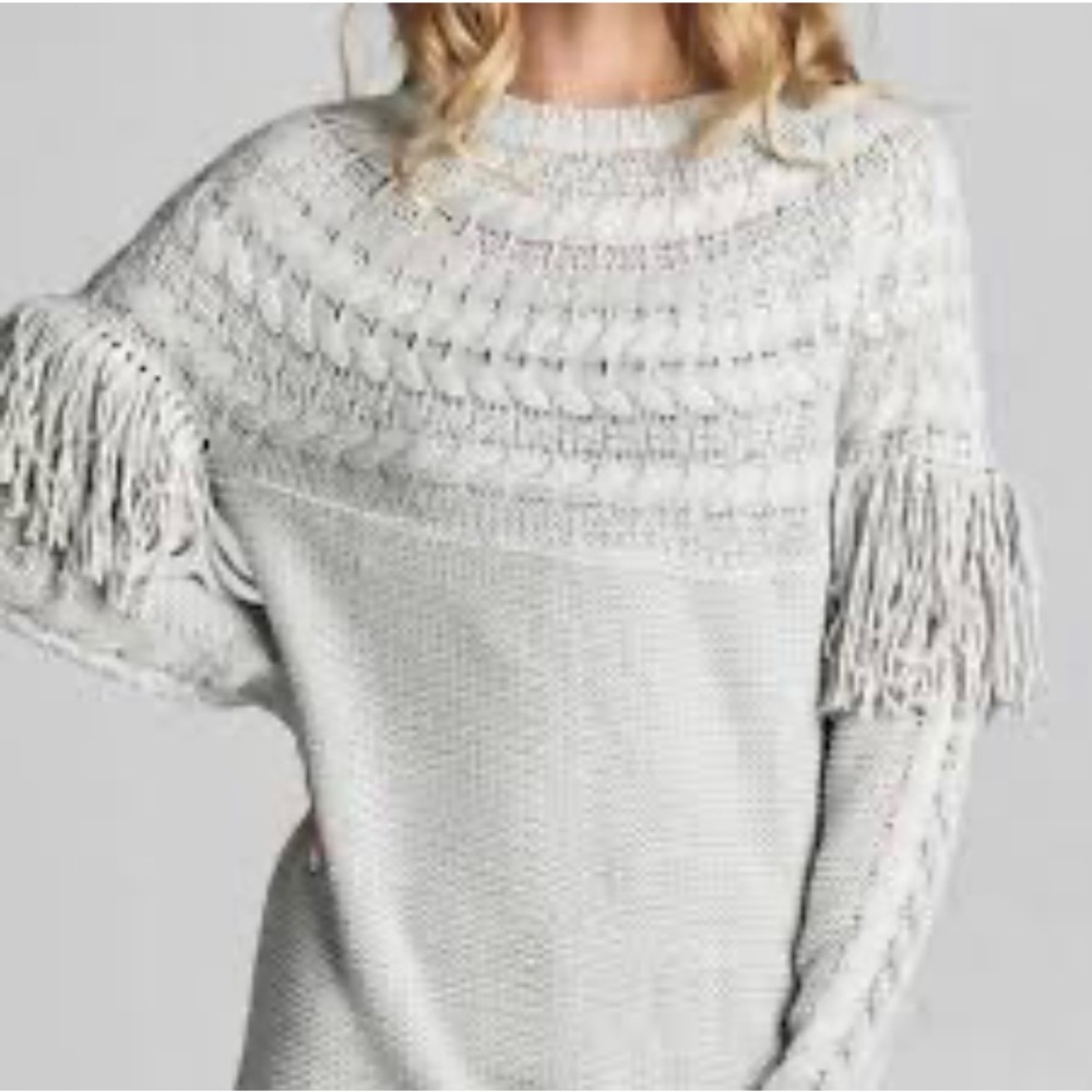 NEW Cotton Bleu Cable Knit Fringe Sz M
Sweater